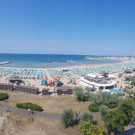 里米尼La Casa Di Clara Ombrellone Con 2 Lettini Al Lido San Giuliano Gratis E Parcheggio Privato Gratis公寓 外观 照片