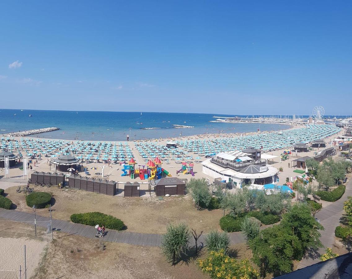 里米尼La Casa Di Clara Ombrellone Con 2 Lettini Al Lido San Giuliano Gratis E Parcheggio Privato Gratis公寓 外观 照片